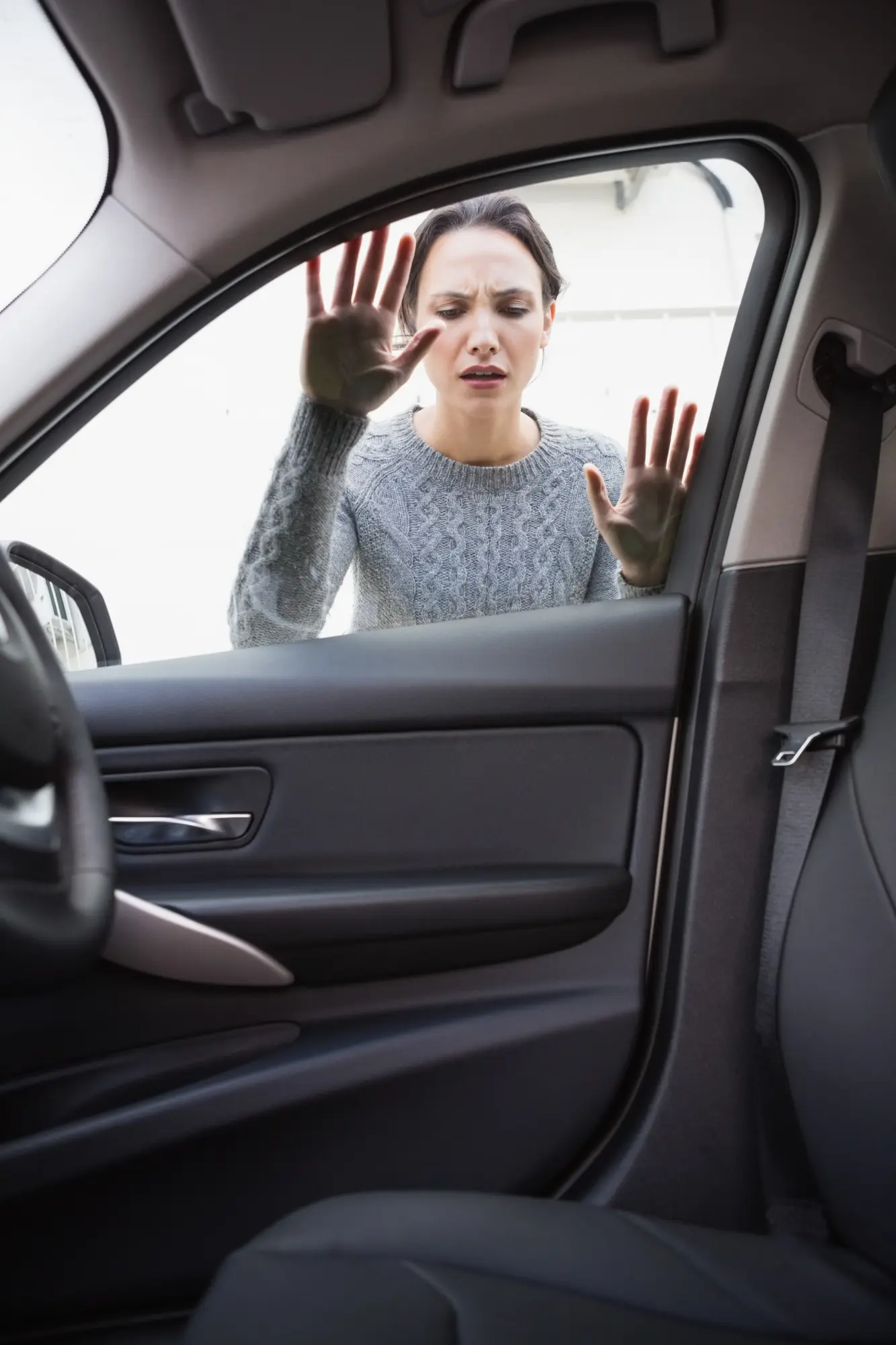 Mujer No Puede Entra A Su Coche